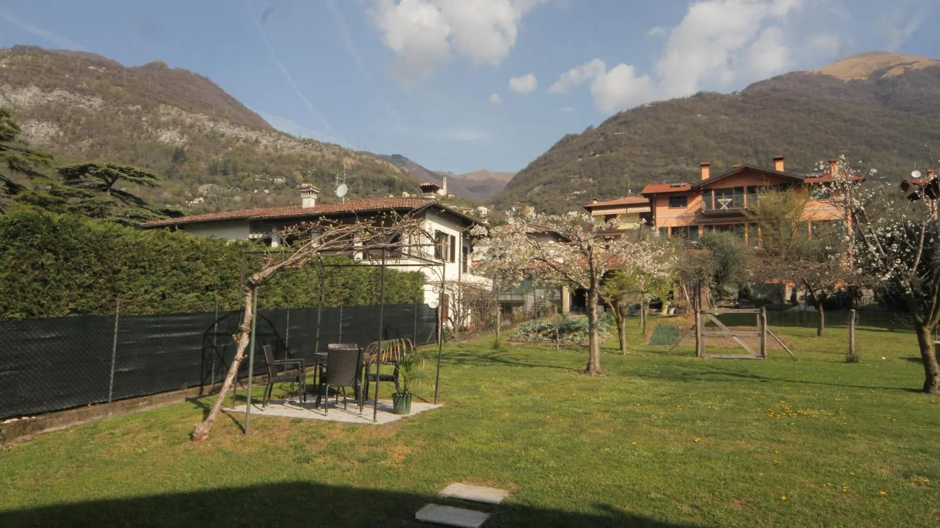 Maison Mimi Apartments Ossuccio Italy